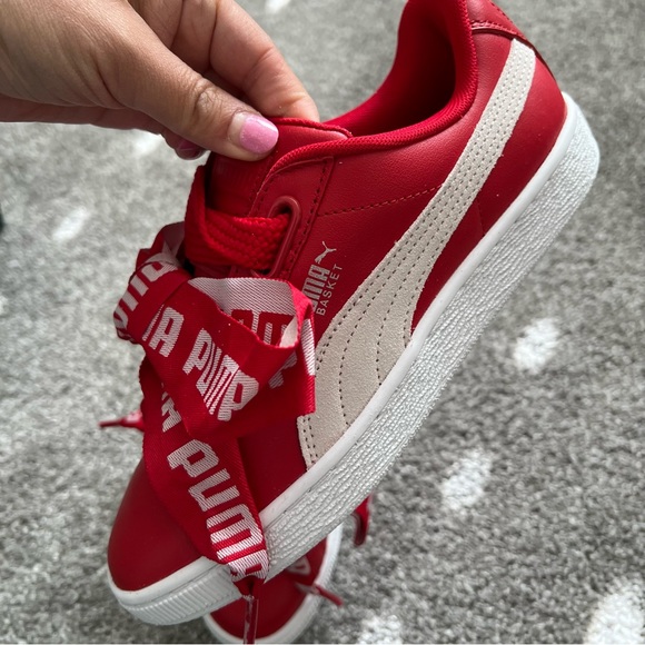 Puma basket heart sneaker NWT red bow - Picture 8 of 10
